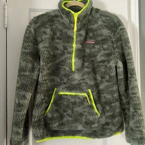 Vineyard Vines Camo Sherpa